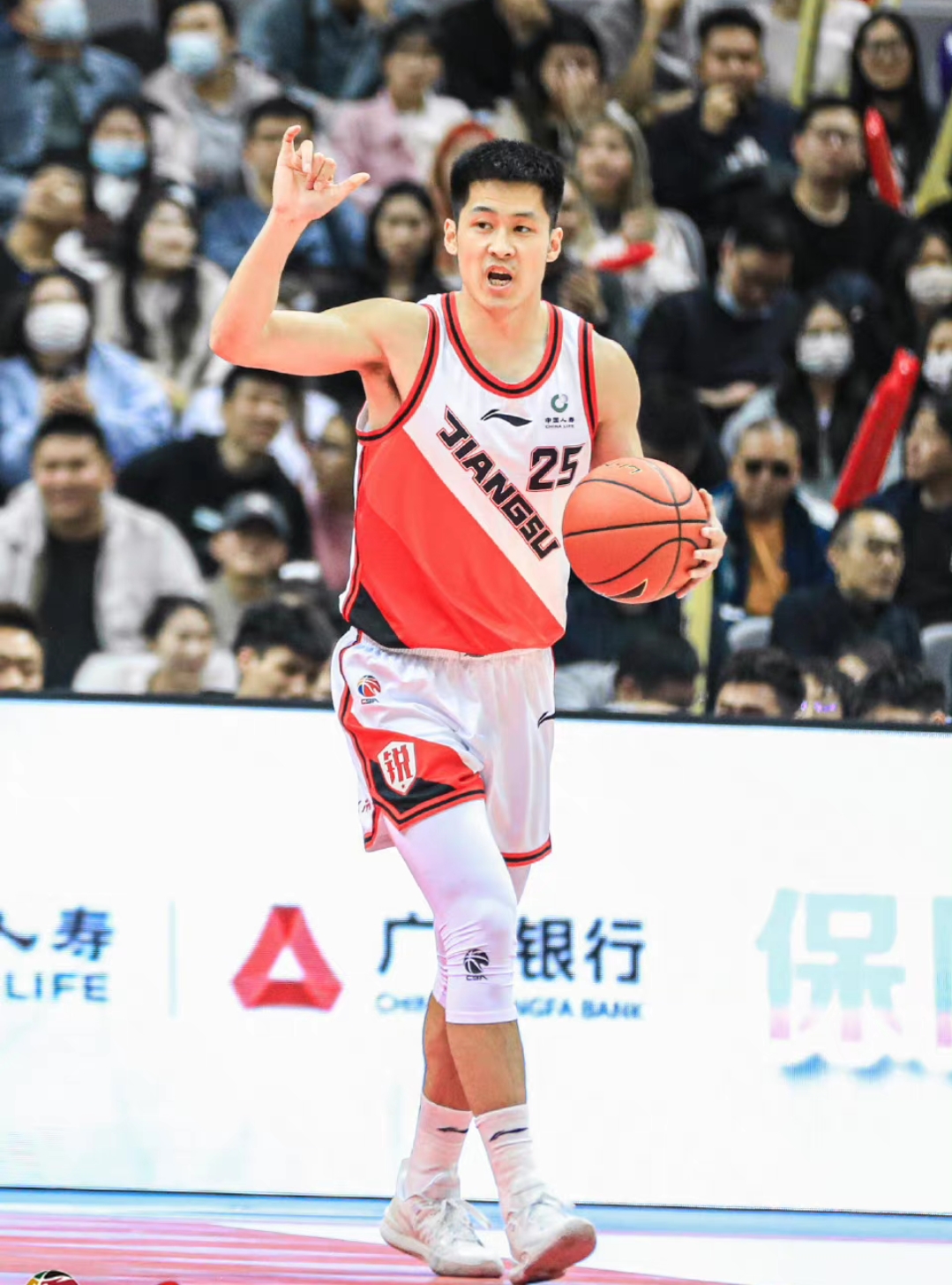 包含山东男篮迎葡超关键赛，集结日状态回暖，态度坚定，球队文化再被提及的词条