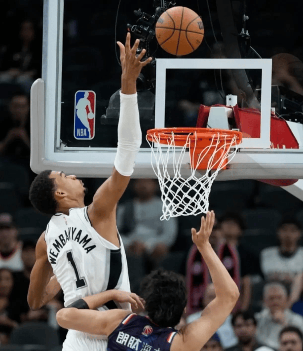 包含广东宏远远射贴柱备战NBA季后赛穆雷爆冷击败澳大利亚队，德布劳内新星高光表现表现惊艳瞬间刷屏的词条